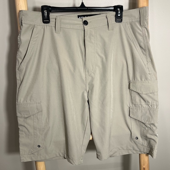 36 Iron Co hybrid outdoor Gray Cargo Shorts Men's Tan Cargo Shorts - Picture 1 of 9
